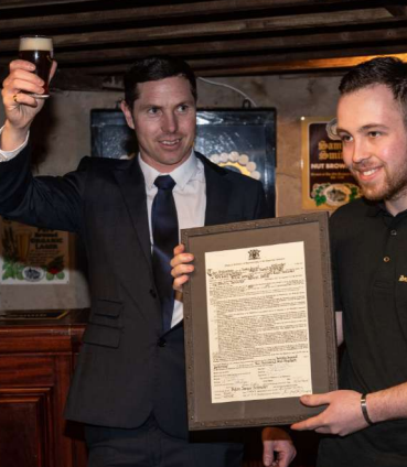 Entrega documento Embajador de Samuel Smith